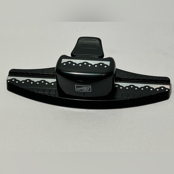 Stampin Up Border Edger Edge Trim Eyelet Lace Paper Punch Wedding Invites - Picture 1 of 4